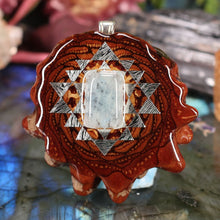 Load image into Gallery viewer, Aquamarine with Sri Yantra