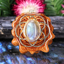 Load image into Gallery viewer, Labradorite with Seed of Life