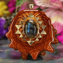 Load image into Gallery viewer, Labradorite with Sri Yantra