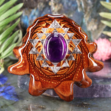 Load image into Gallery viewer, Amethyst with Sri Yantra
