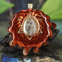 Load image into Gallery viewer, Labradorite with Merkaba
