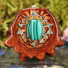 Load image into Gallery viewer, Malachite with Sri Yantra
