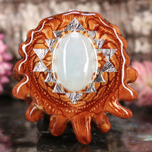 Load image into Gallery viewer, Aquamarine with Sri Yantra
