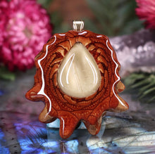 Load image into Gallery viewer, Glowing Rutilated Quartz
