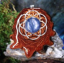 Load image into Gallery viewer, Blue Kyanite with Seed of Life
