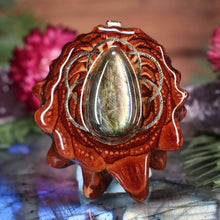 Load image into Gallery viewer, Labradorite with Seed of Life

