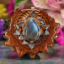 Load image into Gallery viewer, Labradorite with Sri Yantra
