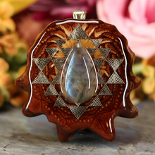 Load image into Gallery viewer, Labradorite with Sri Yantra
